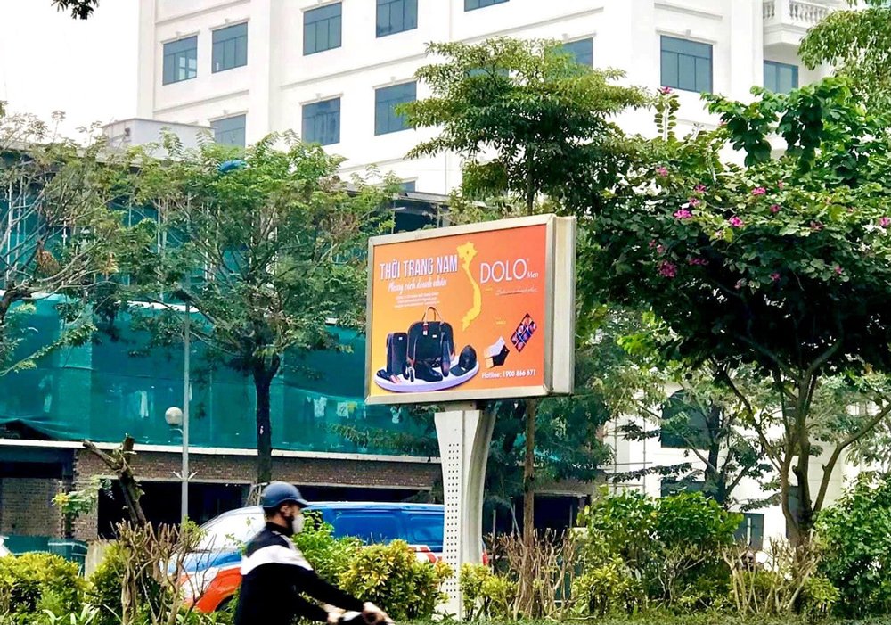 " Bỏng mắt " với Billboard quảng cáo DOLO MEN trên đường phố Hà Nội