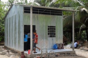 Sát cánh cùng gia đình Việt bàn giao hơn 30 nhà tình thương cho người nghèo