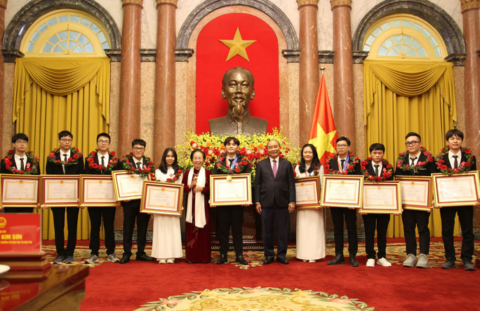 Chủ tịch nước tuyên dương học sinh đoạt giải Olympic và Khoa học kỹ thuật quốc tế năm 2021