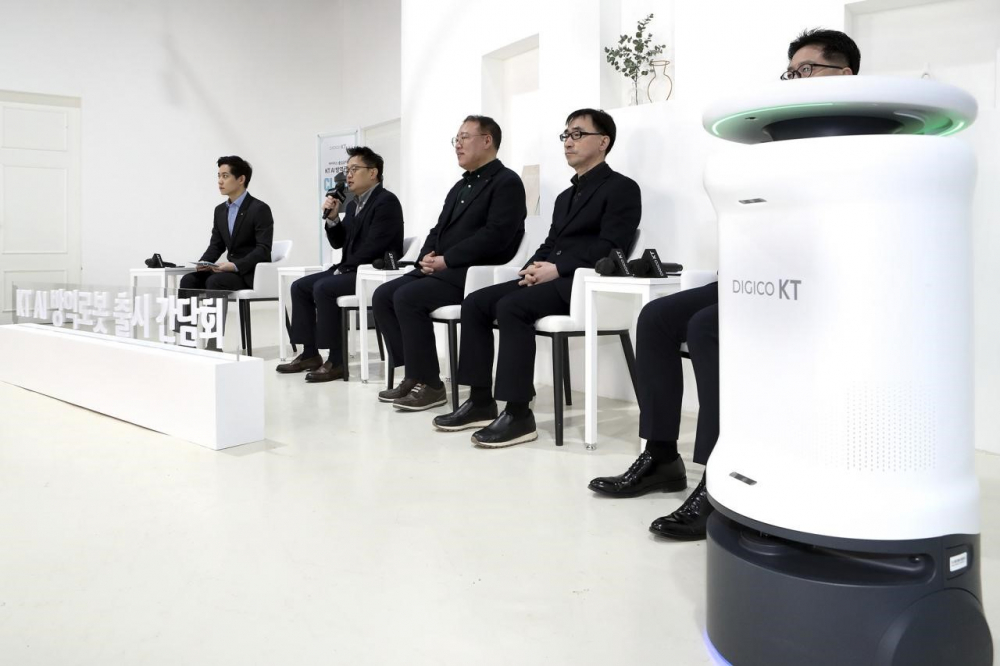 Hàn Quốc lần đầu ra mắt robot khử trùng sử dụng công nghệ 4G