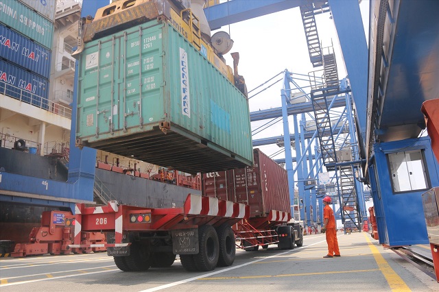Cảng biển đầu tiên tại Việt Nam áp dụng cổng container thông minh