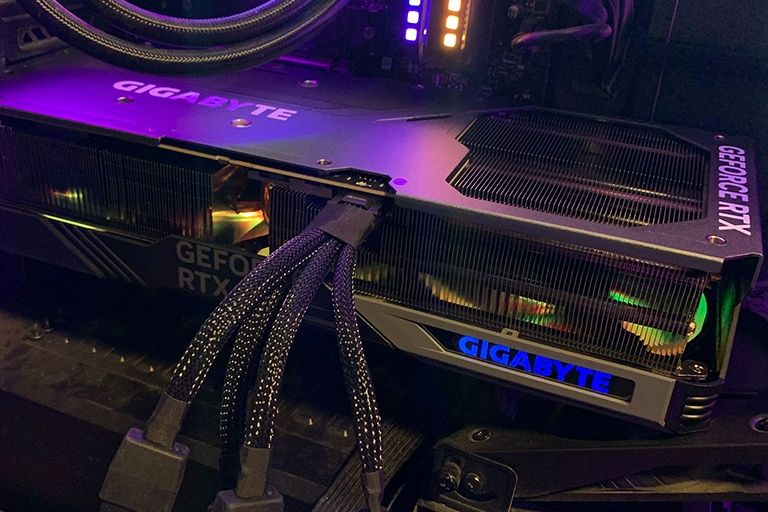Đầu nối 16 chân trên GeForce RTX 4090 gây tranh cãi