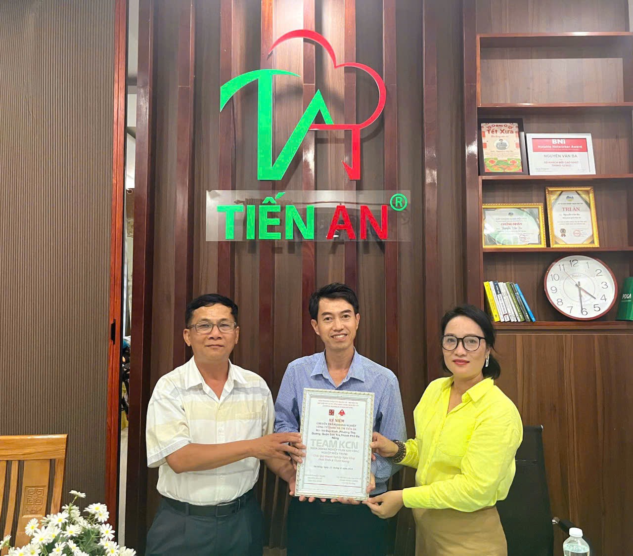 TEAM KHU CÔNG NGHIỆP MIỀN TRUNG THĂM CTY TIẾN AN tại Đà Nẵng