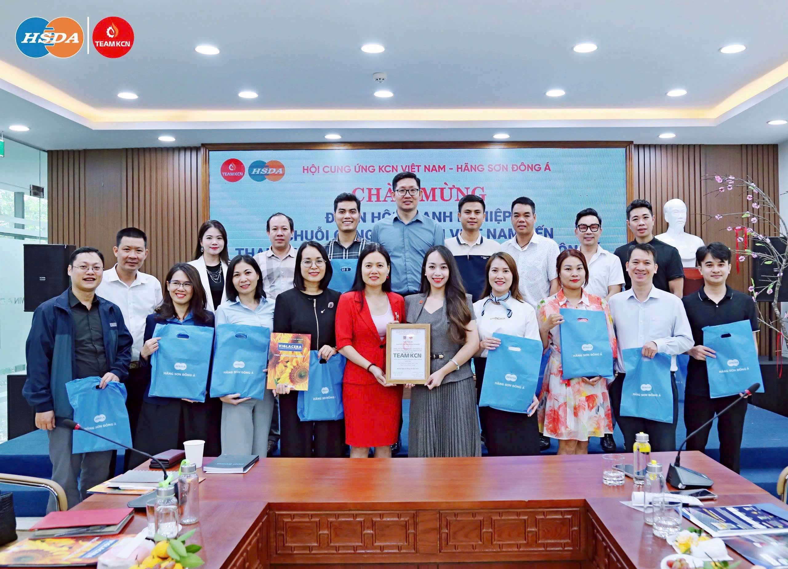 TEAM KHU CÔNG NGHIỆP THĂM NHÀ MÁY SƠN ĐÔNG Á - TẠI HÀ NỘI