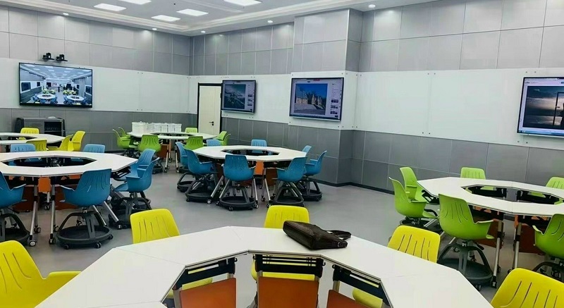 PHÒNG HỌC THÔNG MINH Hướng dẫn toàn diện về Lớp học, Bàn ghế, Bục giảng, Phần mềm, Học liệu & Màn hình tương tác 2025