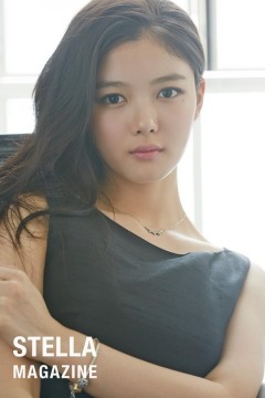 Ở độ tuổi 16, sắp bước sang tuổi 17 vào tháng 9 tới, Kim Yoo Jung bắt đầu đảm nhận những vai chính. 
