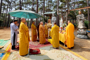 Kon Tum: Chùa Phước Thành Chú Nguyện Rót Đồng đúc Tôn tượng Bồ-tát Quán Thế Âm và Bồ-tát Địa Tạng.