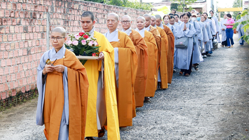 Phái đoàn Phân ban Ni giới Trung ương thăm Hạ trường Chư Ni Tịnh xá Ngọc Hoà TP. Kon Tum.