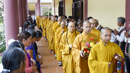 Kon tum: Ban Hoằng pháp và Ban Kinh tế Tài chánh Trung ương thăm trường hạ Phật giáo tỉnh.