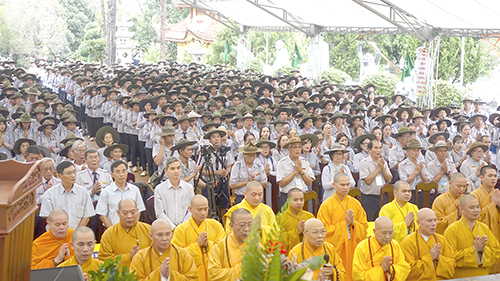 Kon Tum: Ban Hướng Dẫn – Phân Ban Gia đình Phật tử Trung ương trang nghiêm diễn ra lễ Khai mạc Trại họp bạn Lục Hòa 3.