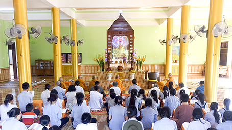 Kon Tum: Phân ban Ni bộ cúng dường trai tăng tại Tịnh nghiệp đạo tràng An cư Kiết hạ Tịnh xá Ngọc Hòa PL. 2568