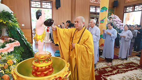 Kon Tum: Chùa Huệ Hương trang nghiêm lễ tắm Phật – Phật Đản PL. 2569 – DL. 2025.
