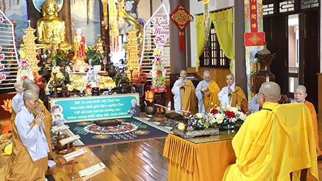 Quảng Ngãi: Thượng tọa Thích Vạn Nhơn – Phó Ban Trị sự GHPGVN Tỉnh Thăm và Sách Tấn Hạ Trường chùa Pháp Hoa.