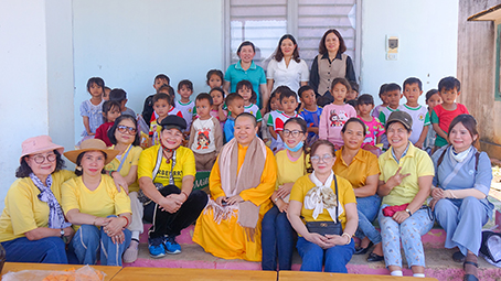 Quảng Ngãi: Tịnh xá Ngọc Hòa đem hơi ấm tình thương đến với các cháu học sinh Mầm Non vùng sâu, vùng xa.