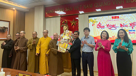 Quảng Ngãi: Ban Trị sự GHPGVN tỉnh thăm, chúc Xuân lãnh đạo các cấp chính quyền