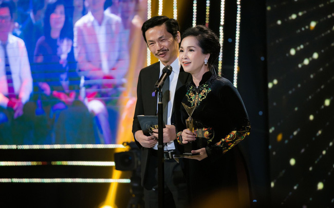 Hồng Diễm, Phương Oanh hết lời khen ngợi "mẹ chồng" Lan Hương tại Lễ trao giải VTV Awards