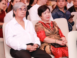 Bố mẹ Quang Hà từ Hà Nội vào ủng hộ con trai công bố dự án mới.