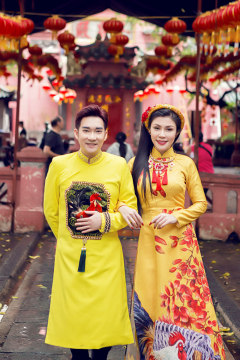 Quang Hà, Uyên Trang đi lễ chùa đầu năm 2017