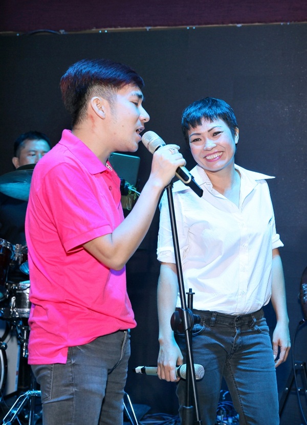 Phương Thanh “quậy hết cỡ” khi tập hát cùng Quang Hà