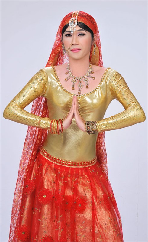 Hoài Linh cải trang thành công chúa Ấn Độ
