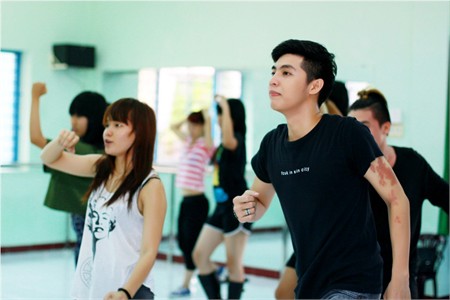 Noo Phước Thịnh tập luyện cho 'Bước nhảy xì tin'