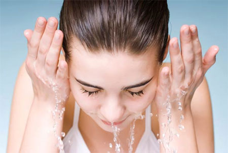 Ngày nào cũng rửa mà vẫn bẩn như da mặt