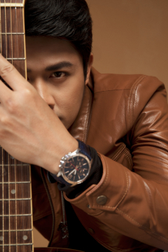 Nhạc sĩ Nguyễn Văn Chung cùng bộ áo da FTT Leather S2021