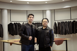 em trai Đình Thắng trải nghiệm 4 mẫu áo da phổ biến FTT leather Khách mời chương trình "Đi cùng Sơn Núi áo da"