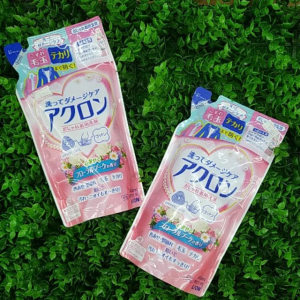 Nước giặt Lion Akuron Nhật Bản hương hoa (túi thay thế 400ml)